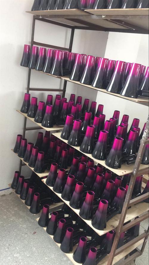 內蒙古噴油加工廠與塑料制品產業探析
