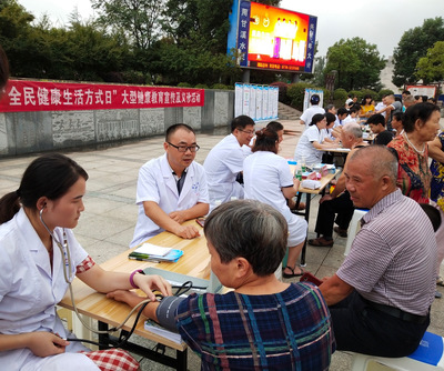 澧縣人民醫(yī)院開展“全民健康生活方式日”宣傳義診活動 提供專業(yè)健康咨詢服務(wù)